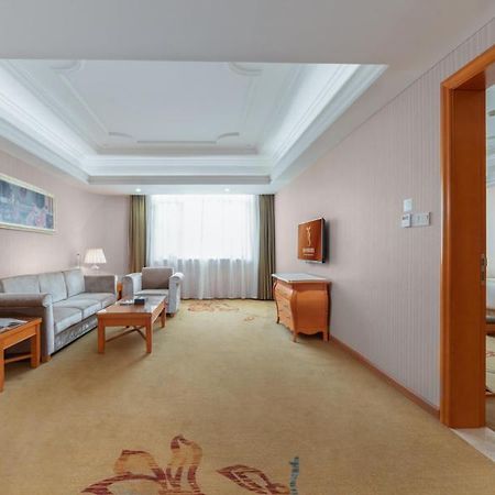 Vienna International Hotel Guigang Hecheng Road Kültér fotó